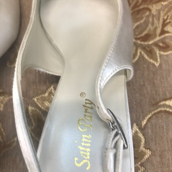 Dye-Able White Embroidered Roses Satin Slingback, Formal Pump Dress Shoe Wedding - Picture 13 of 15